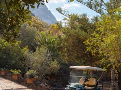 ko Hotel am Meer auf Gran Canaria strandnah Elektroauto